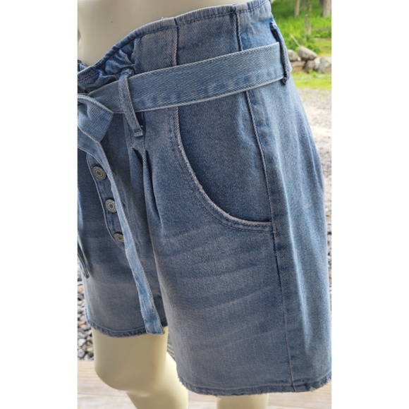 SO Paperbag Hi Waist Mom Shorts, Medium Wash, J17, NWT✔️ - Picture 4 of 13
